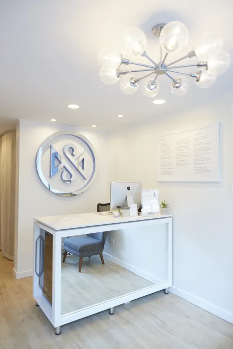 Silver Mirror Facial Bar - Upper East Side 5