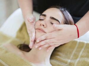 Discover Local Spas Offering Collagen Facials for Radiant Skin